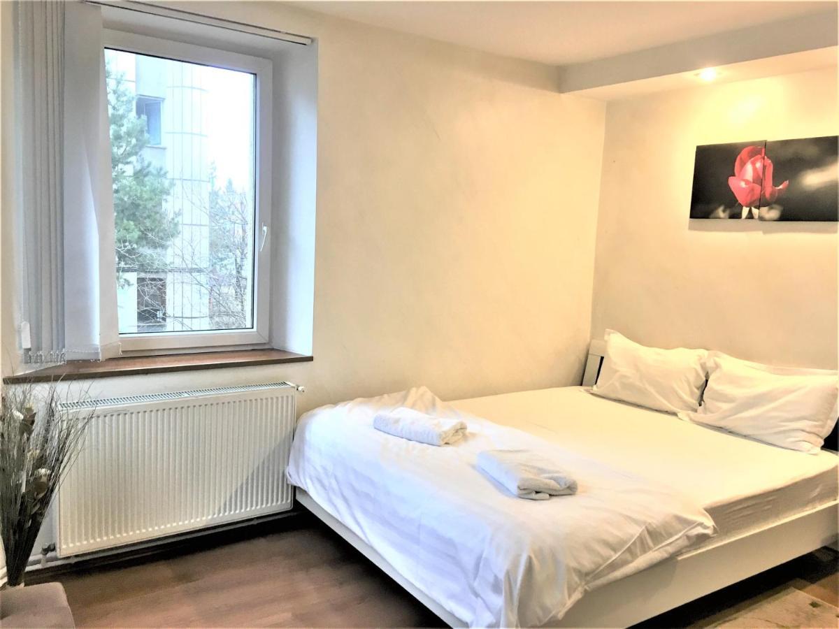 Large Apartment In Ultra-Central Location Brasov Exterior photo